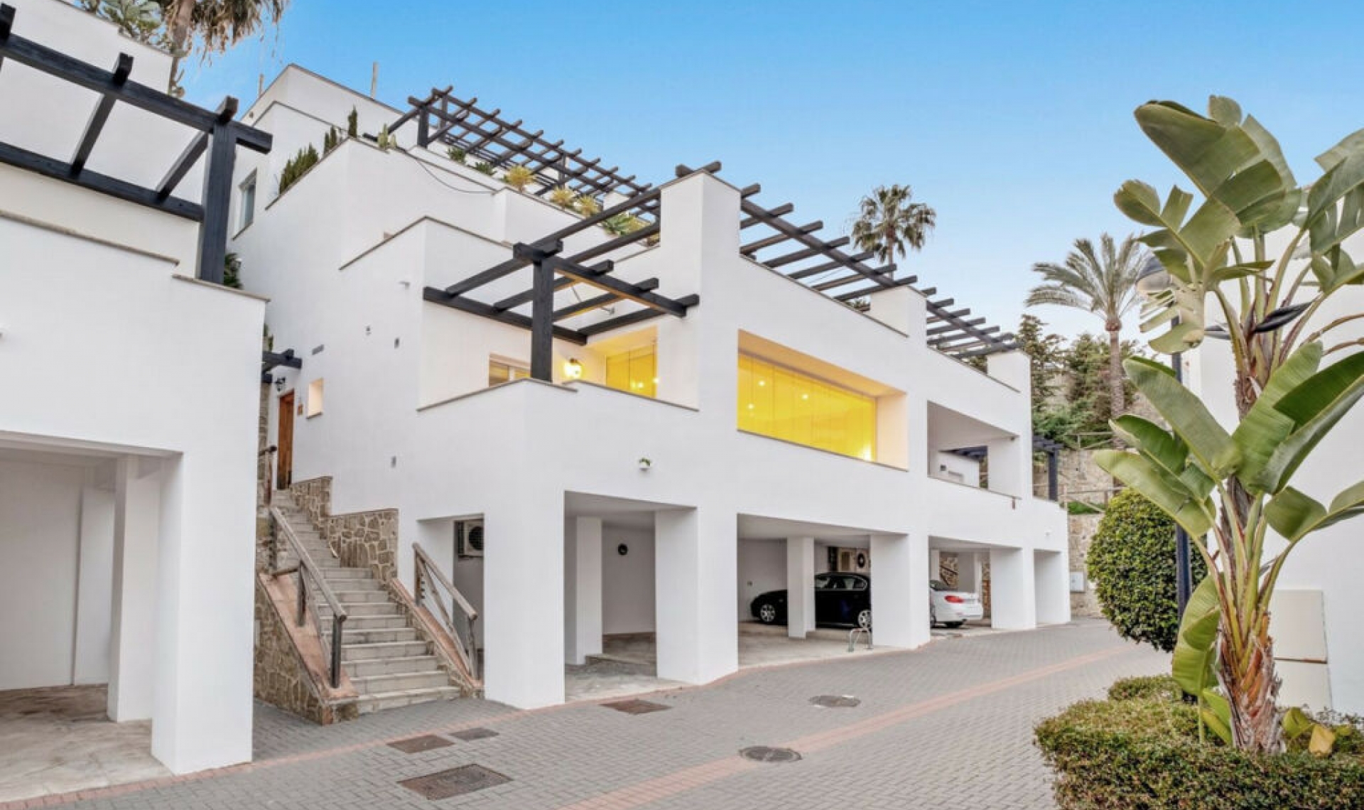 Resale - House -
Marbella