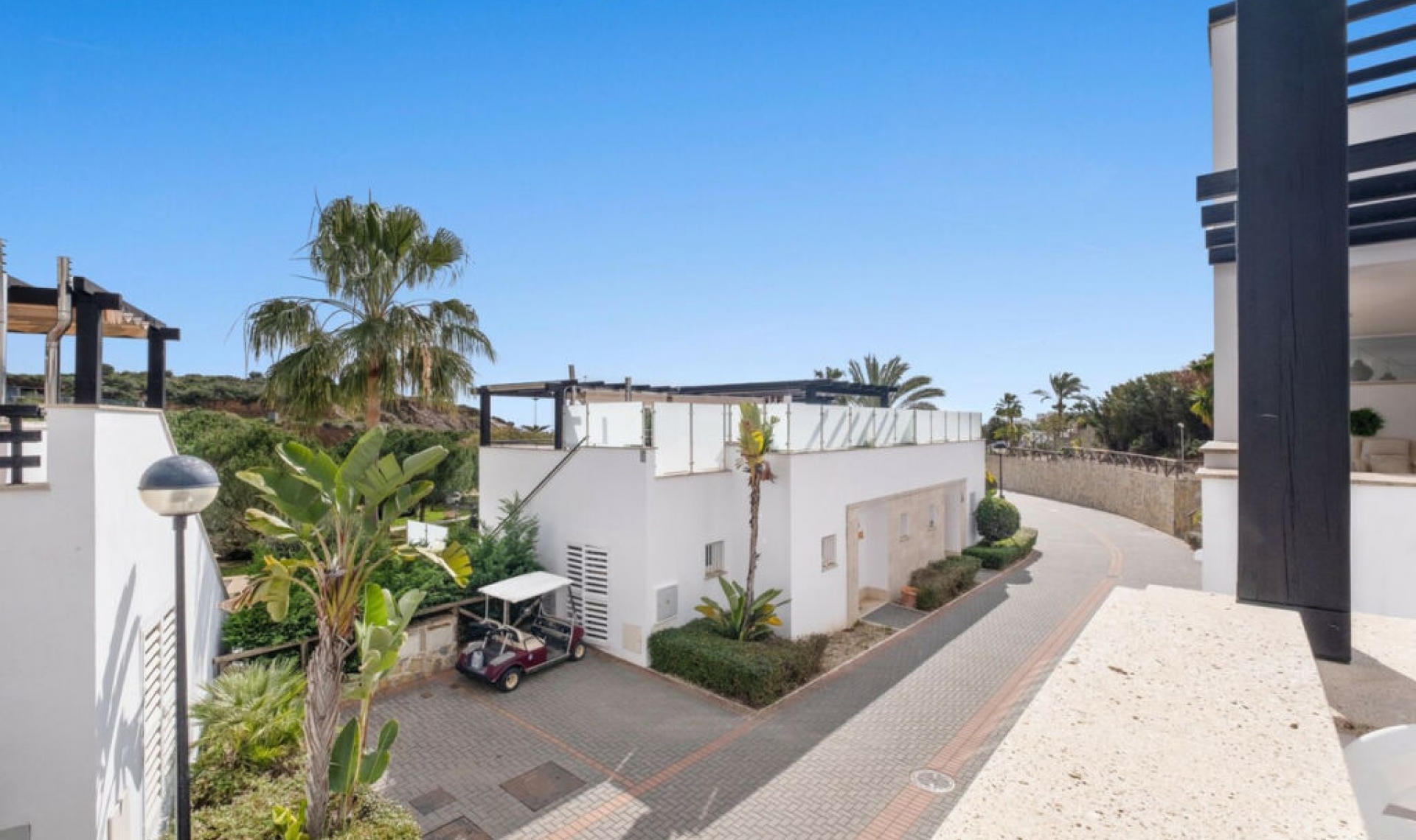 Resale - House -
Marbella