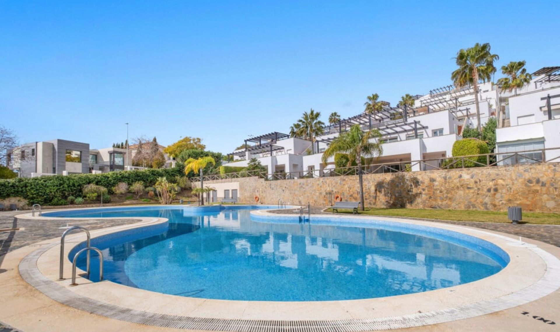 Resale - House -
Marbella