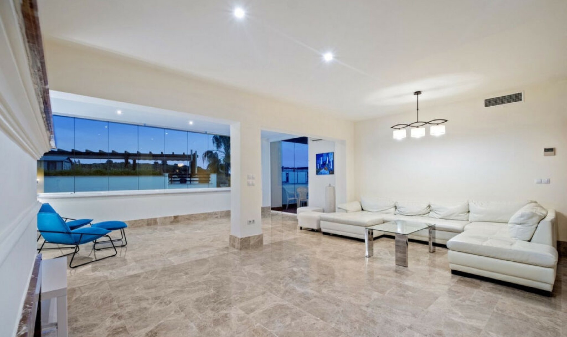 Resale - House -
Marbella