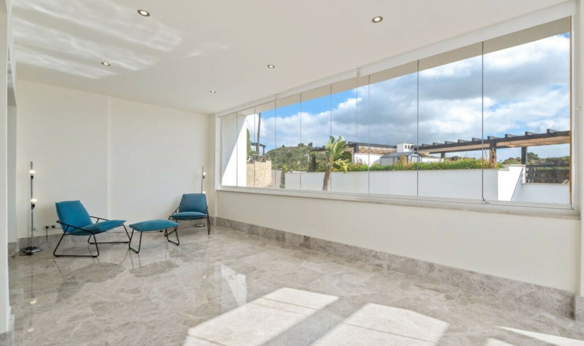 Resale - House -
Marbella