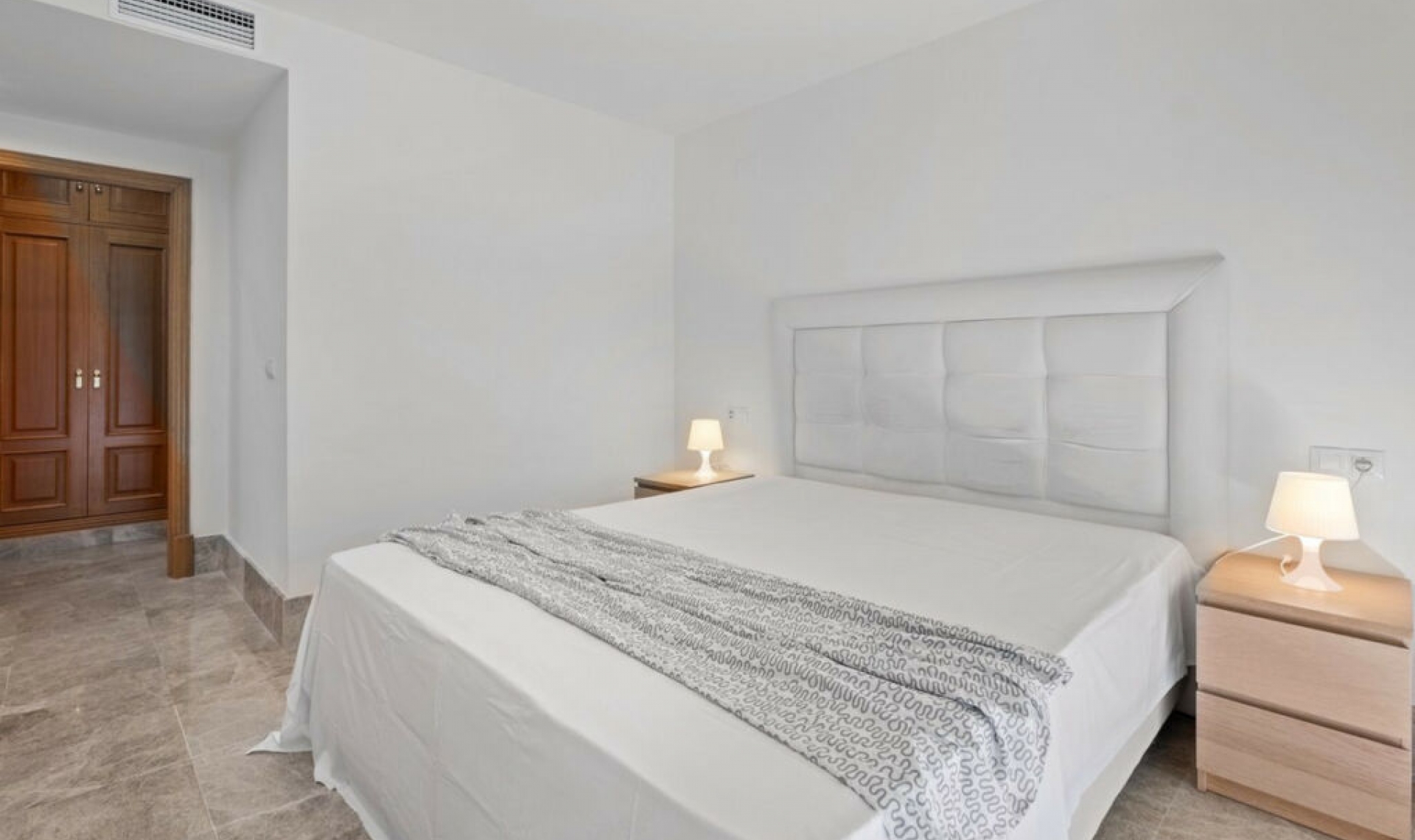 Resale - House -
Marbella