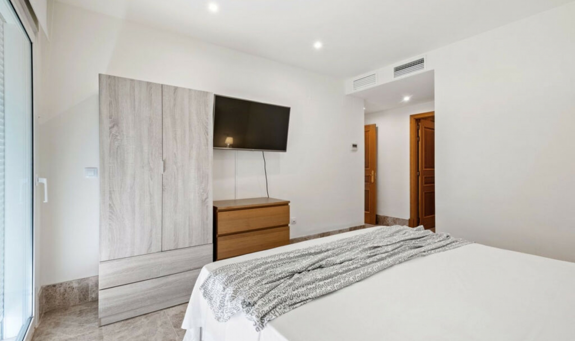 Resale - House -
Marbella