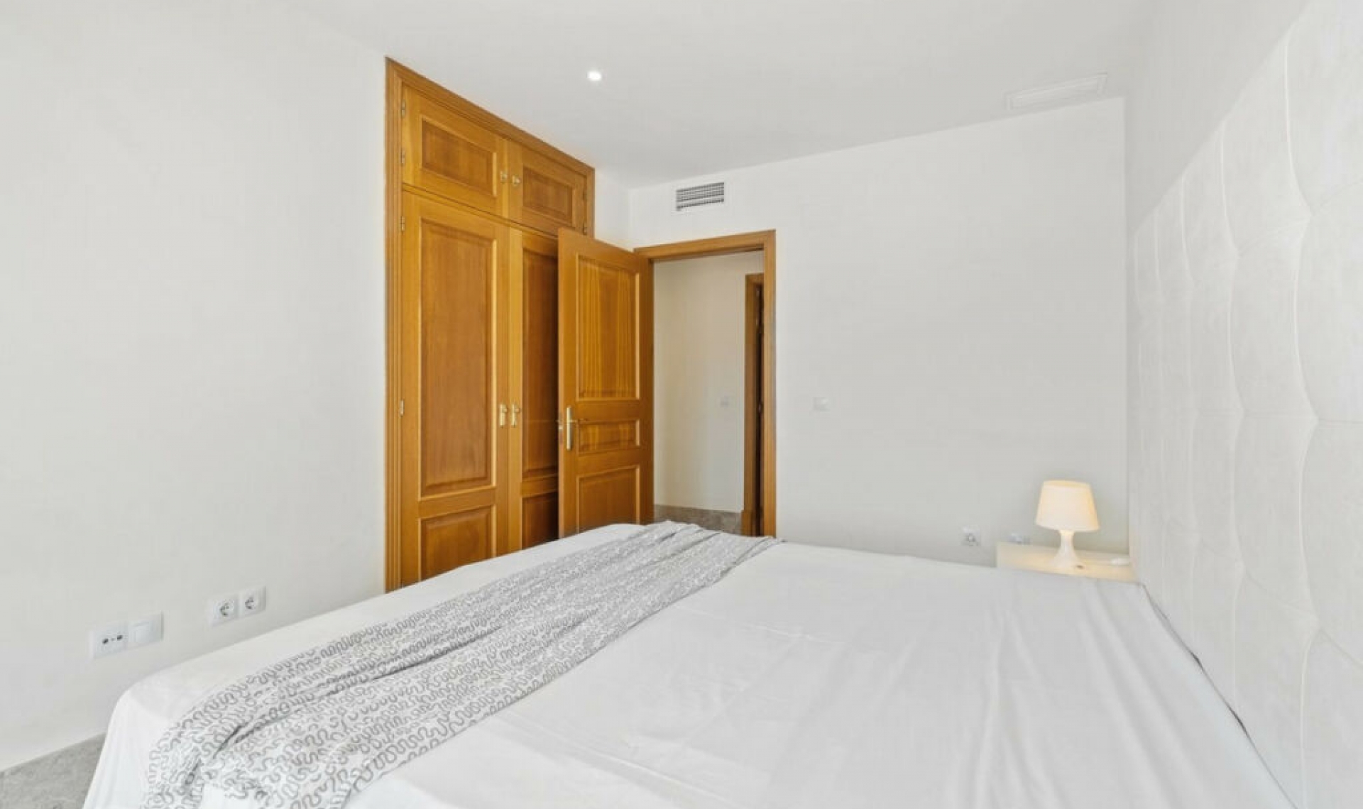 Resale - House -
Marbella