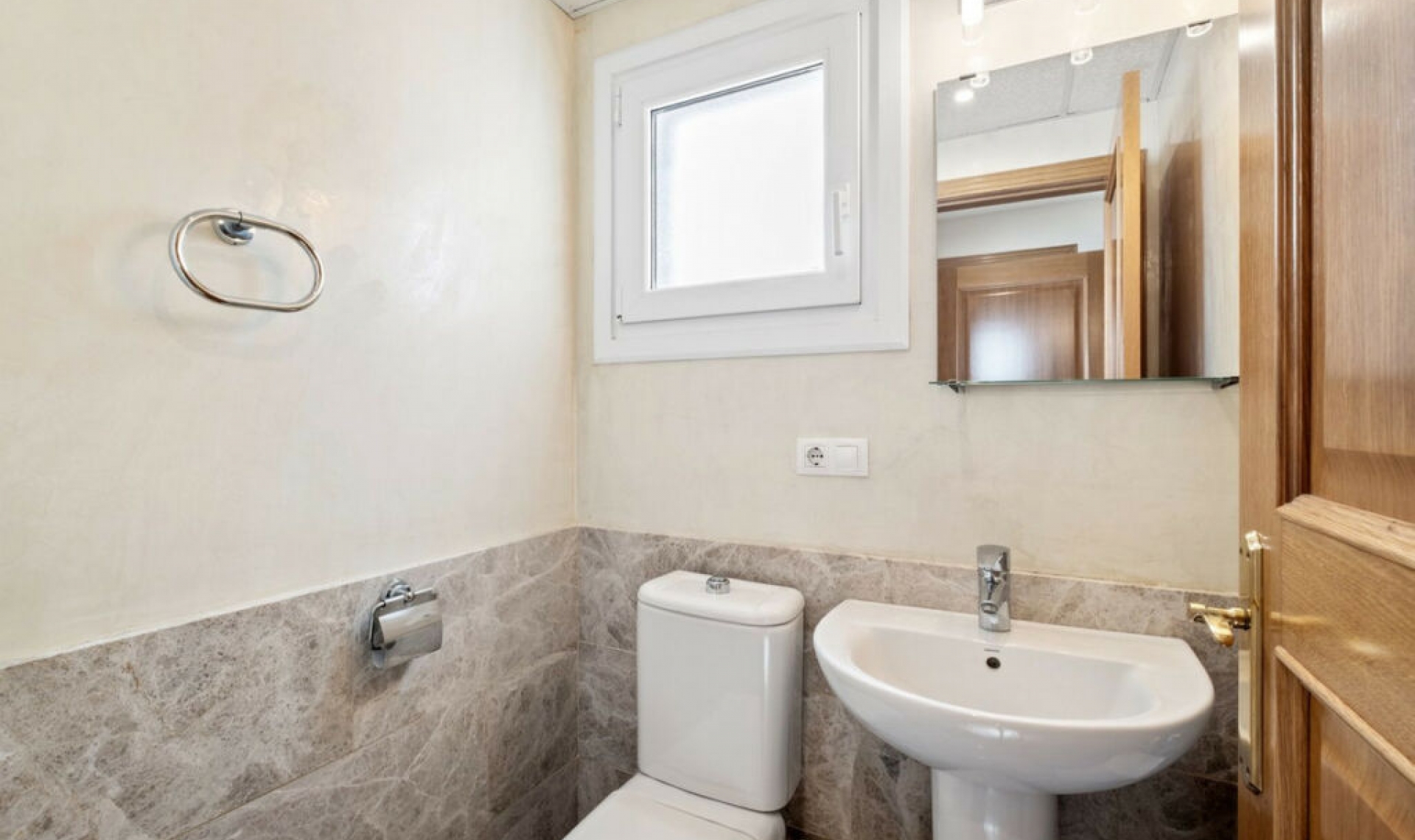 Resale - House -
Marbella
