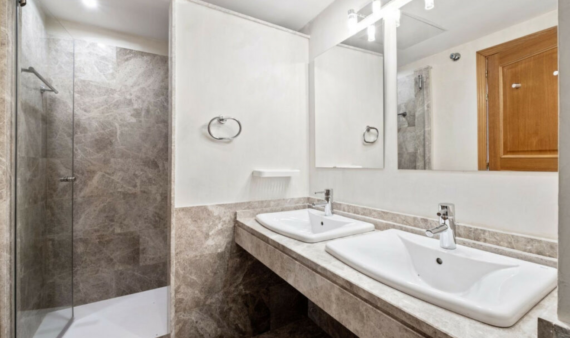 Resale - House -
Marbella