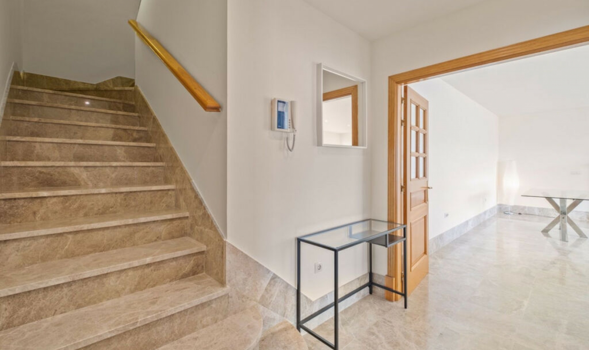 Resale - House -
Marbella