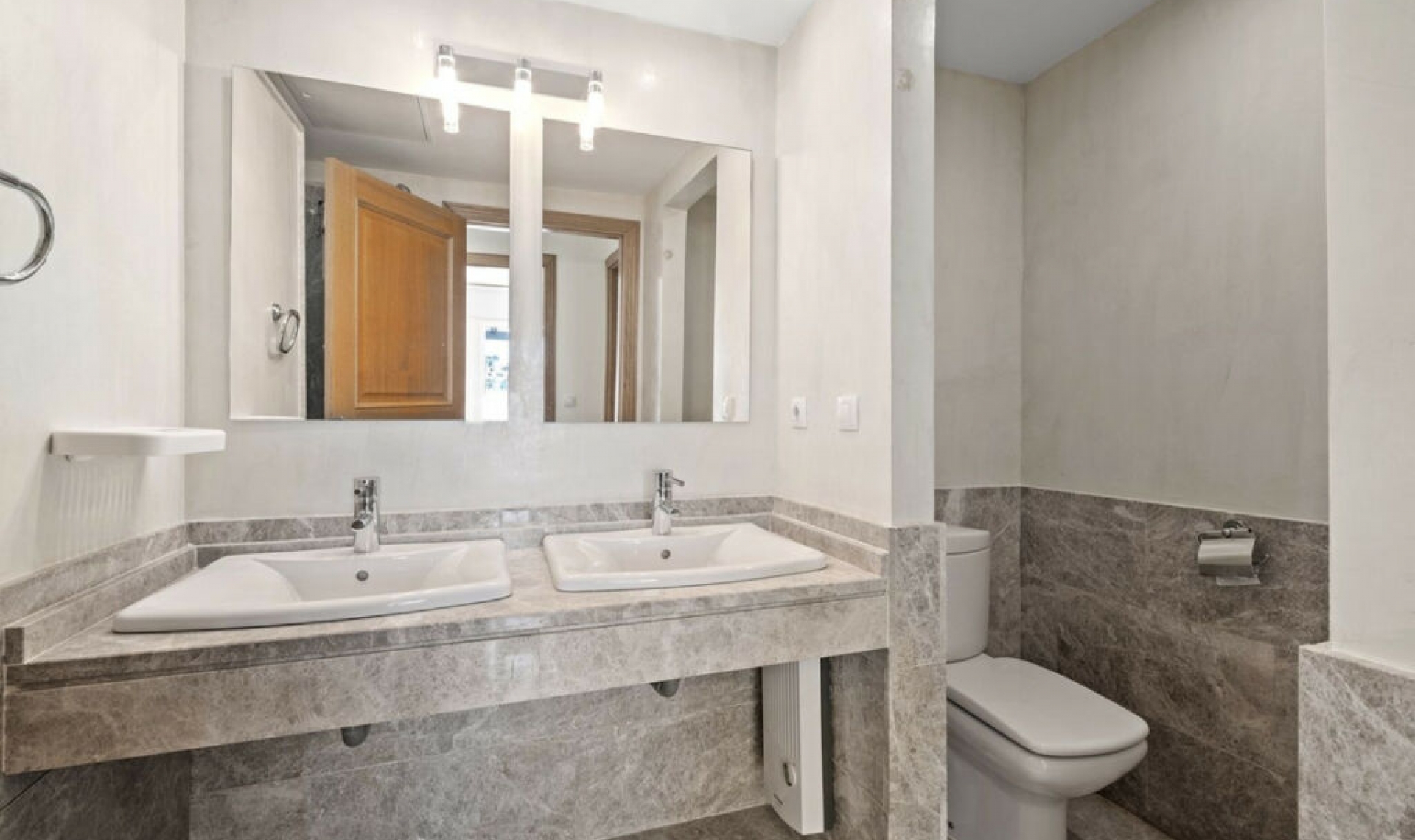Resale - House -
Marbella