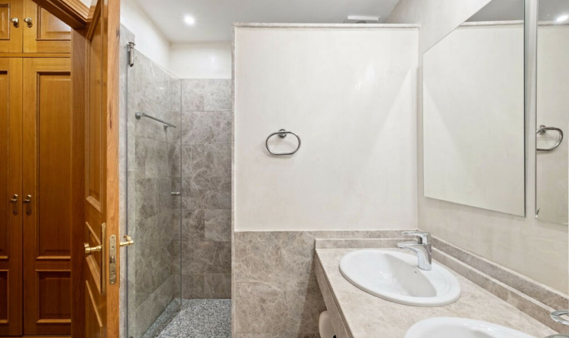 Resale - House -
Marbella
