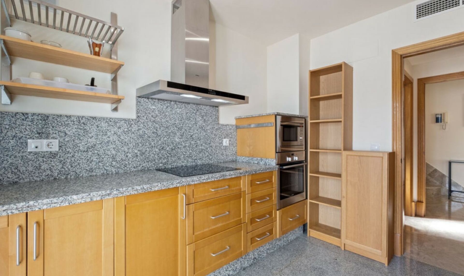 Resale - House -
Marbella