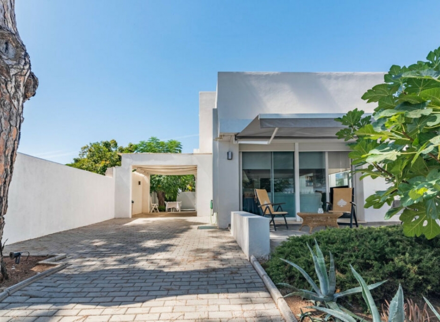 Resale - House -
Marbella