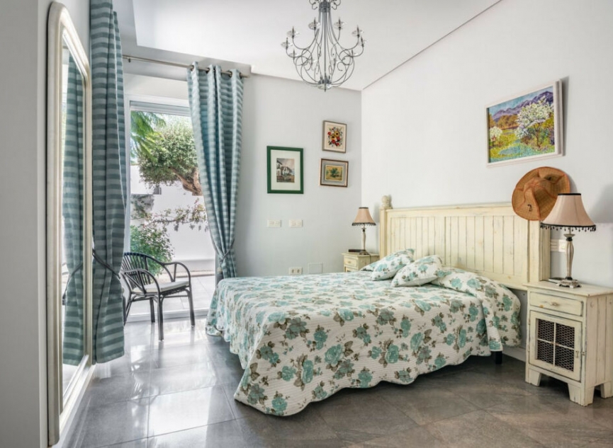 Resale - House -
Marbella