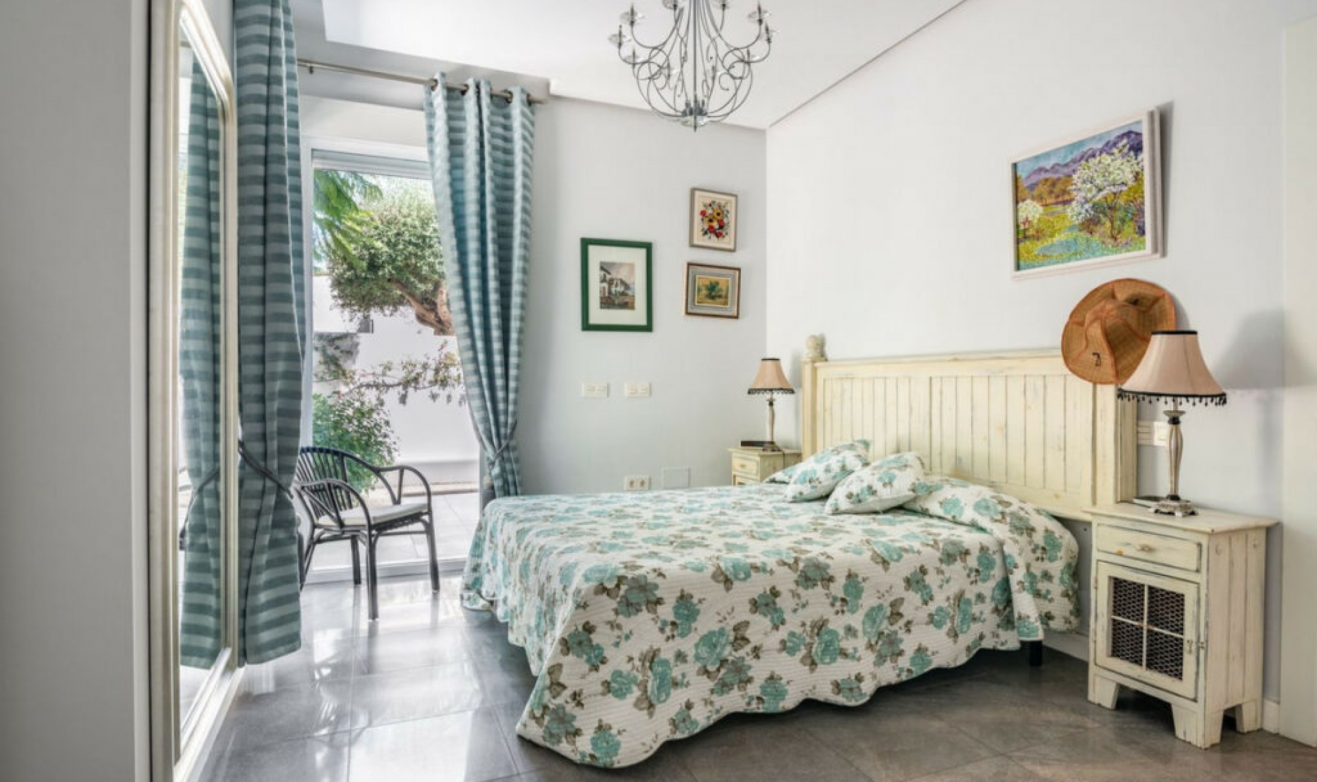 Resale - House -
Marbella