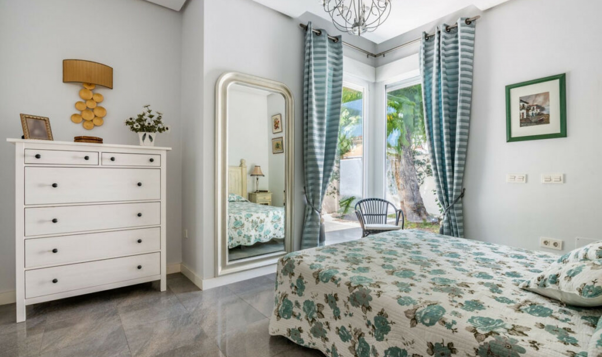 Resale - House -
Marbella