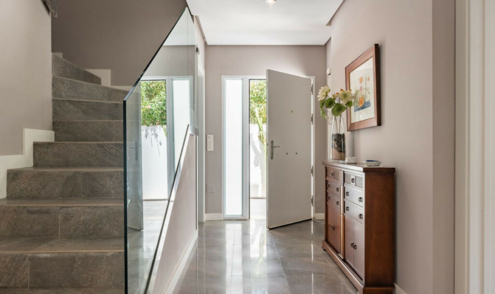 Resale - House -
Marbella