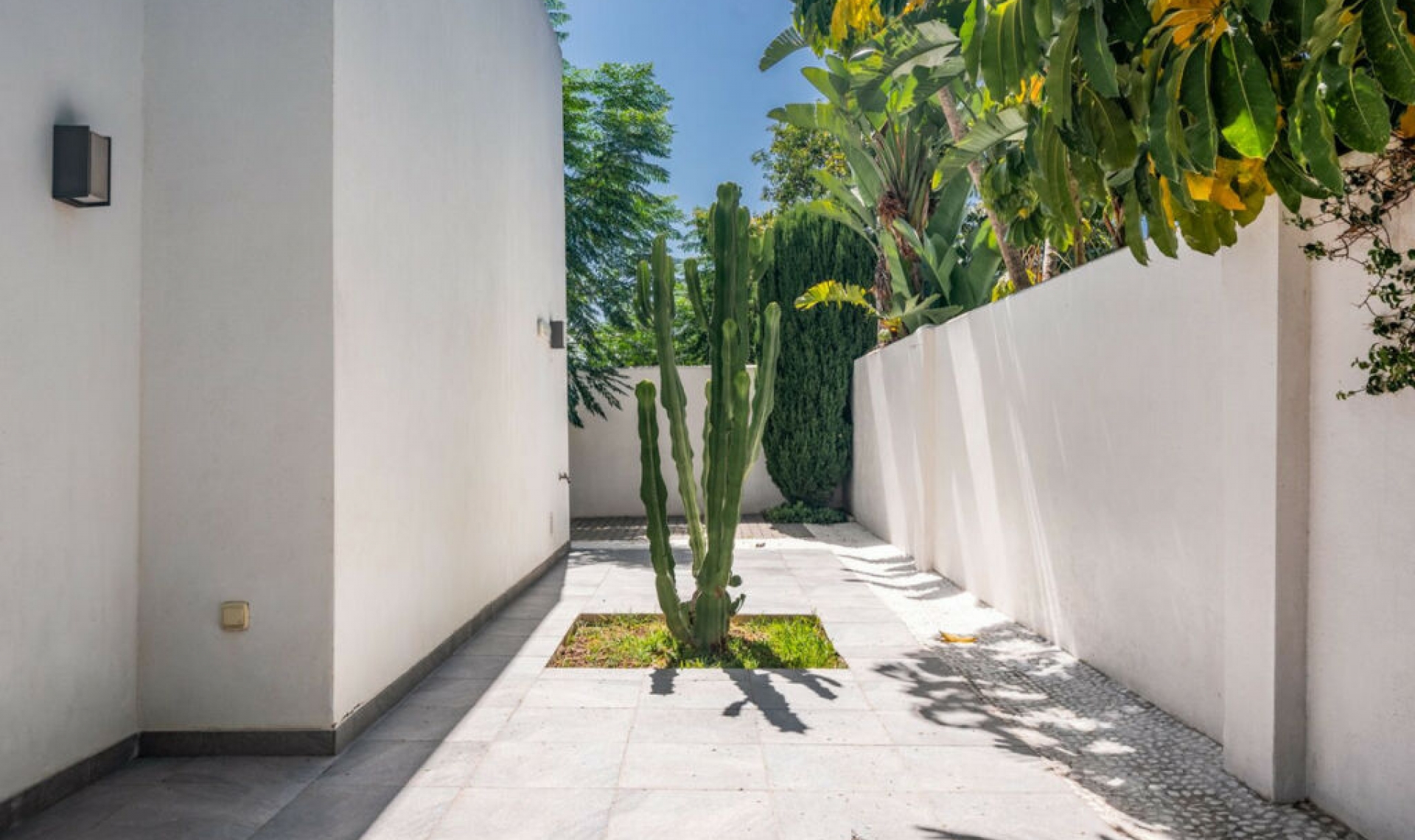 Resale - House -
Marbella