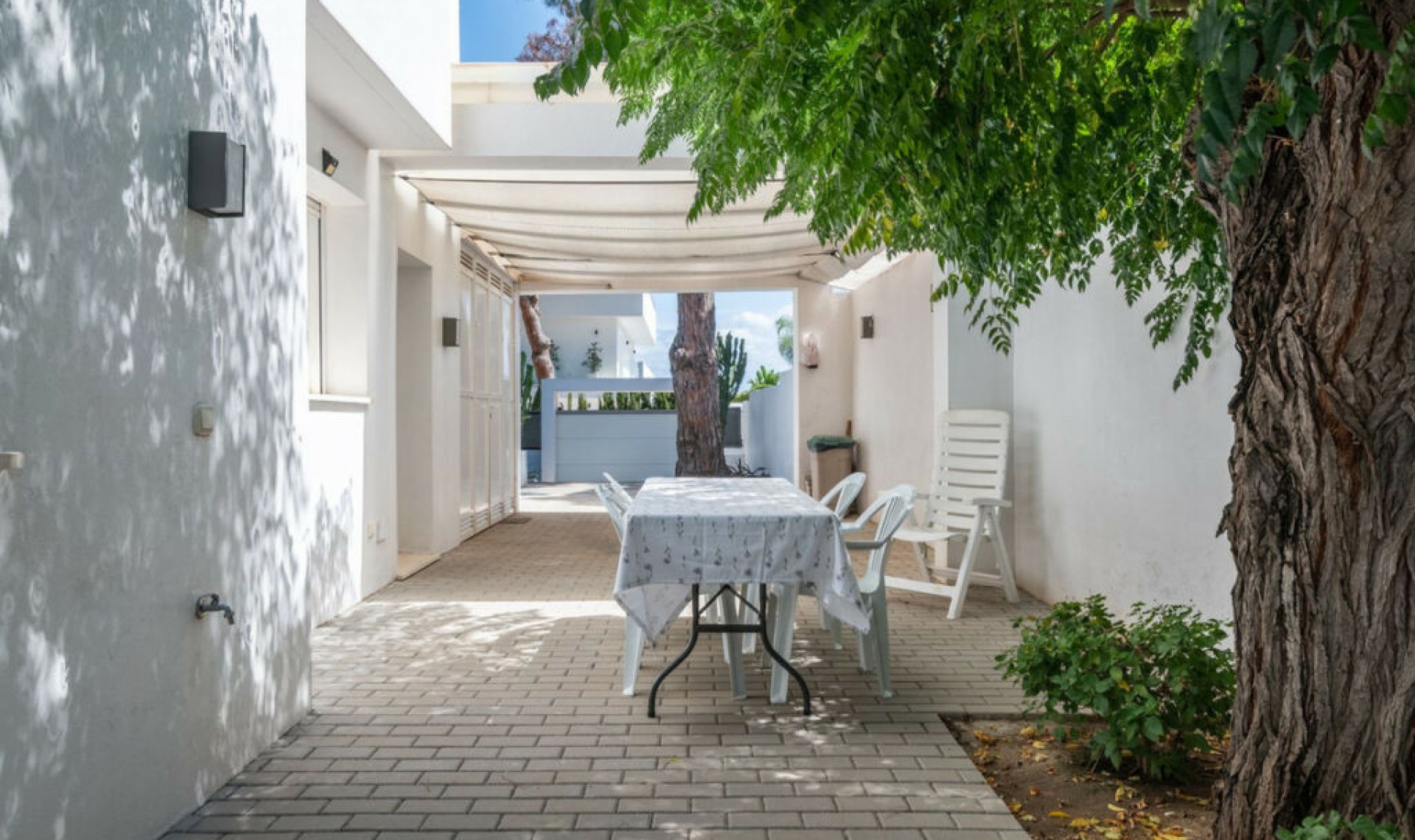 Resale - House -
Marbella