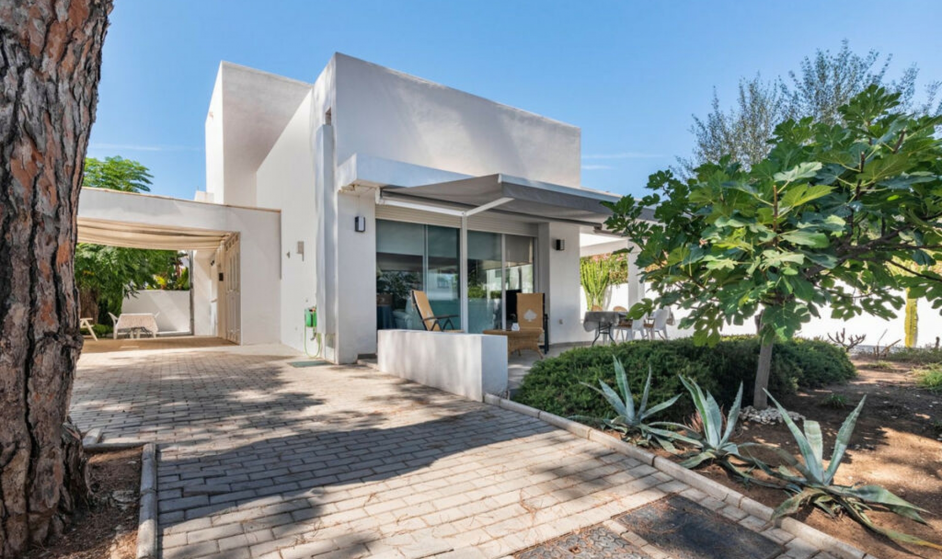 Resale - House -
Marbella