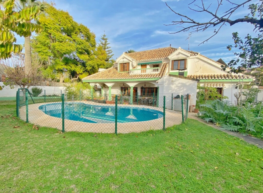 Resale - House -
Marbella