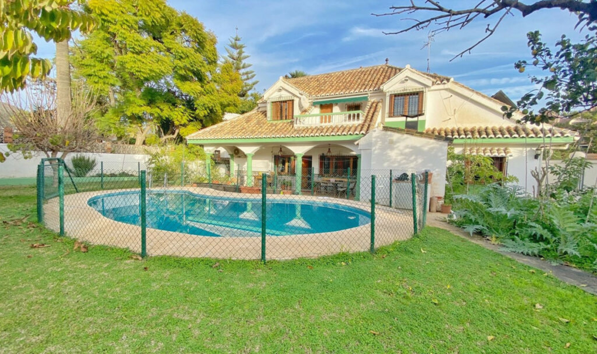 Resale - House -
Marbella