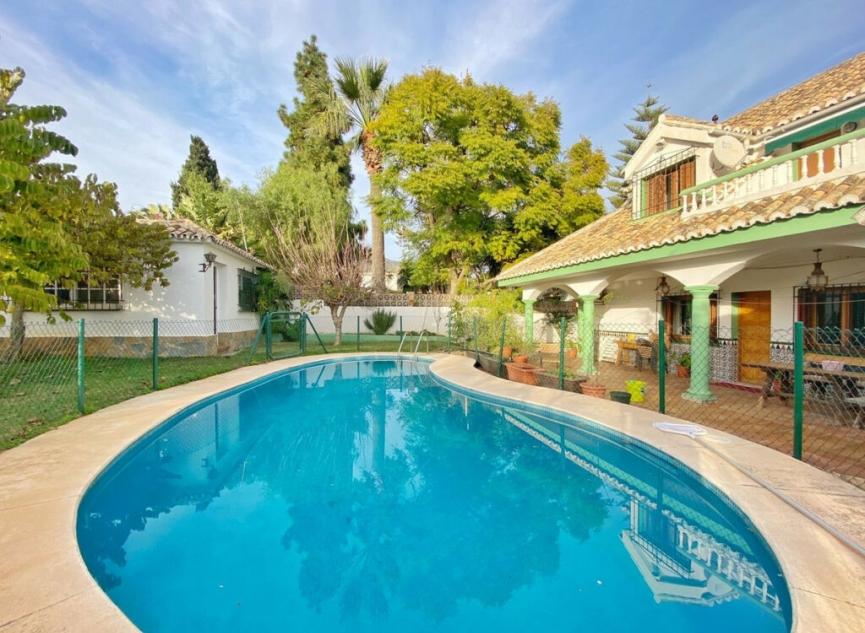 Resale - House -
Marbella