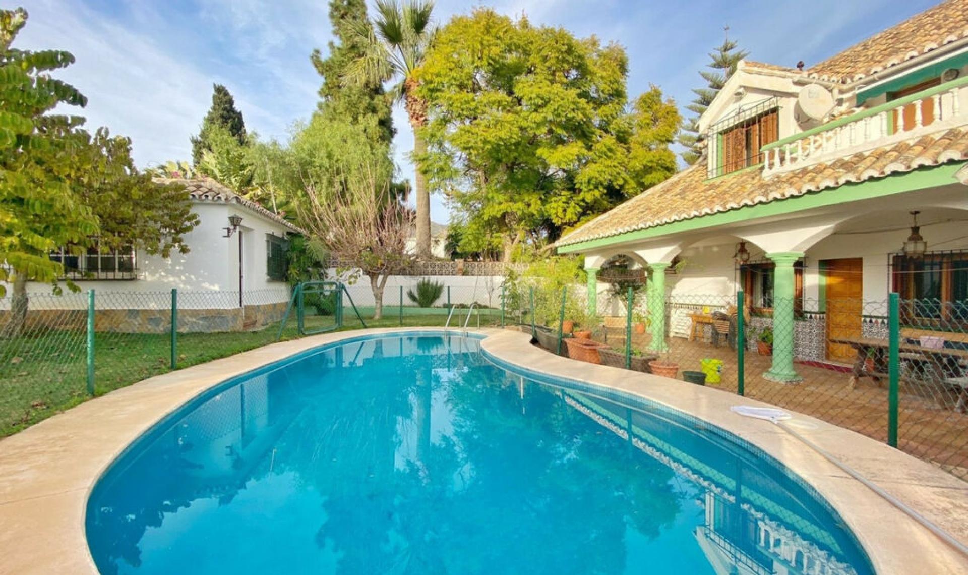 Resale - House -
Marbella