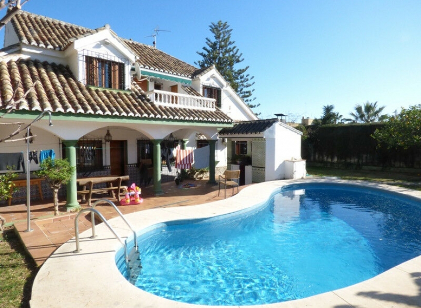 Resale - House -
Marbella