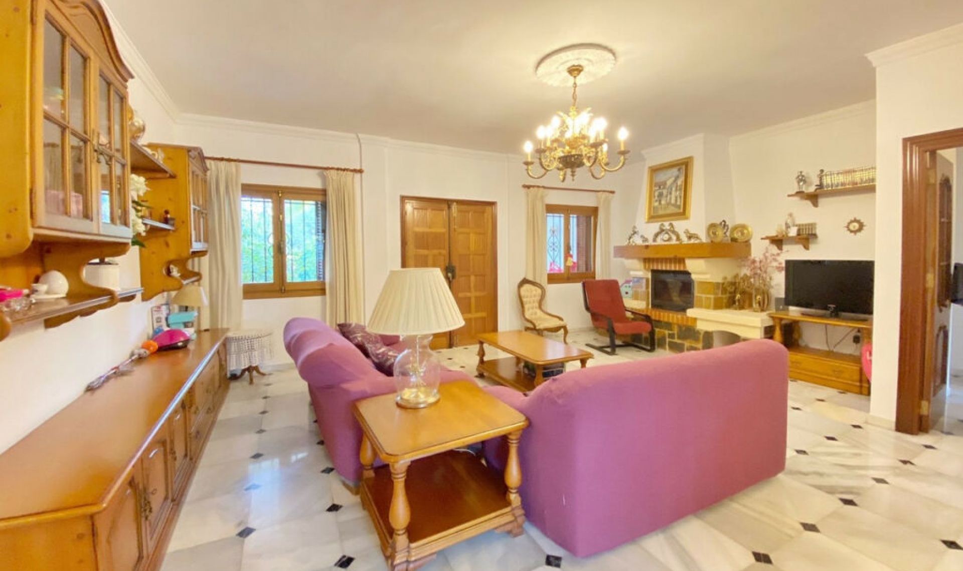 Resale - House -
Marbella