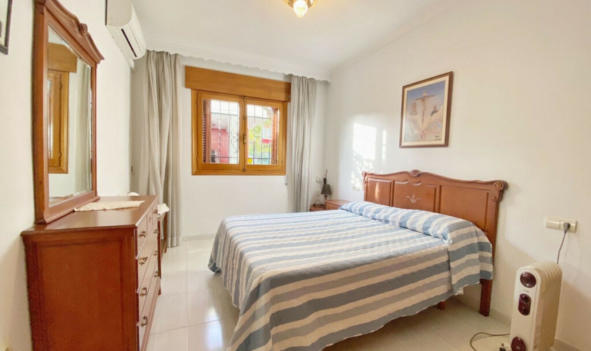 Resale - House -
Marbella