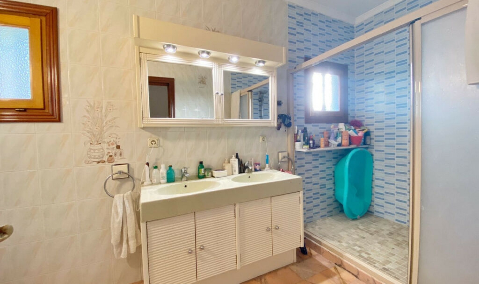 Resale - House -
Marbella