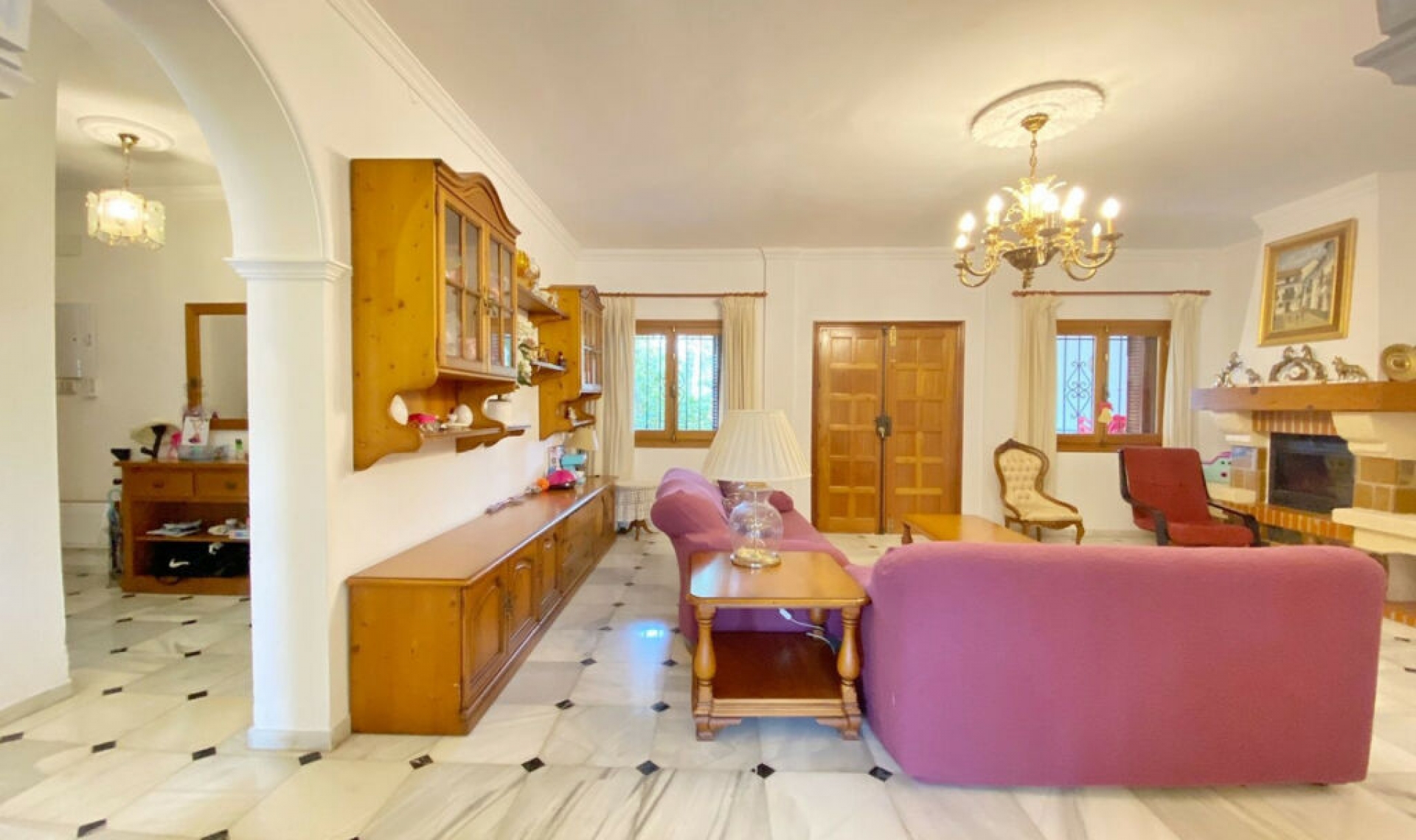 Resale - House -
Marbella