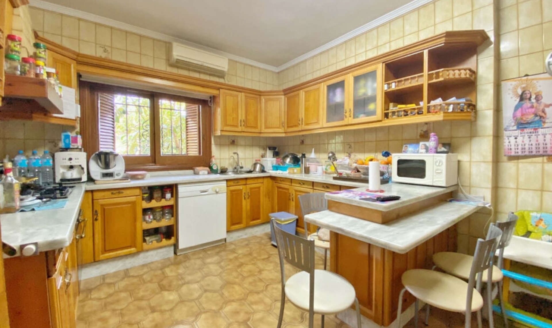 Resale - House -
Marbella