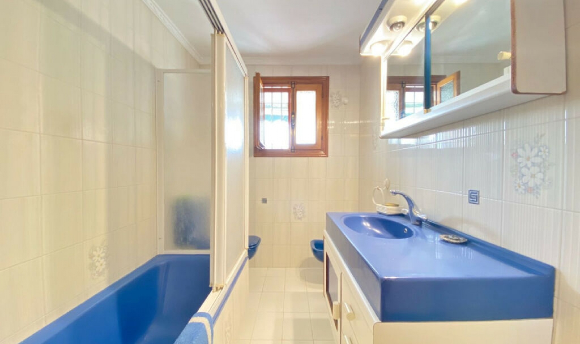 Resale - House -
Marbella