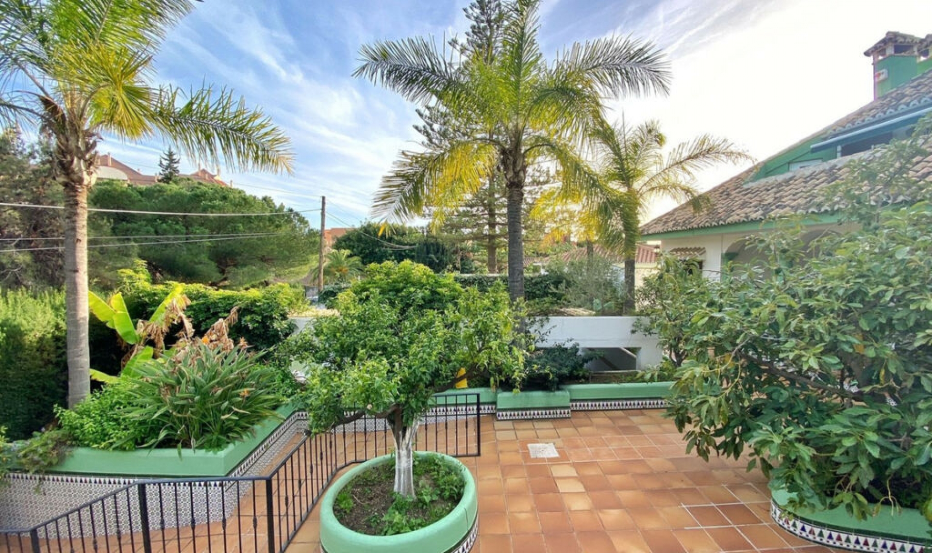 Resale - House -
Marbella