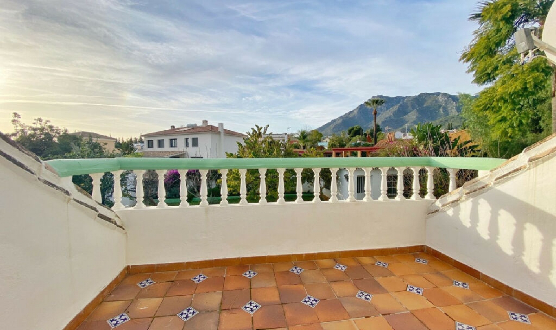 Resale - House -
Marbella