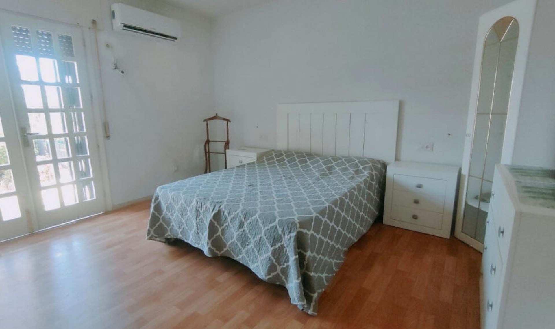 Resale - House -
Marbella