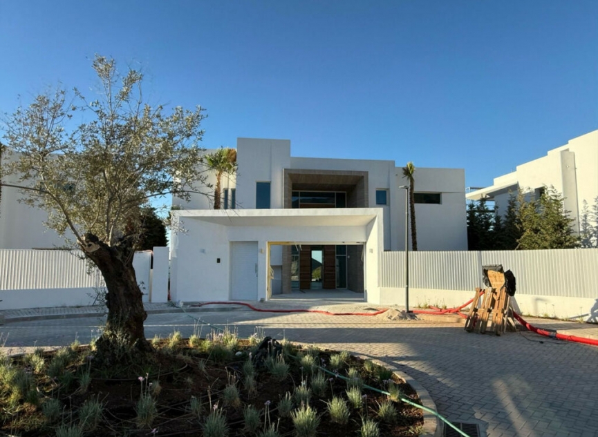 Resale - House -
Marbella