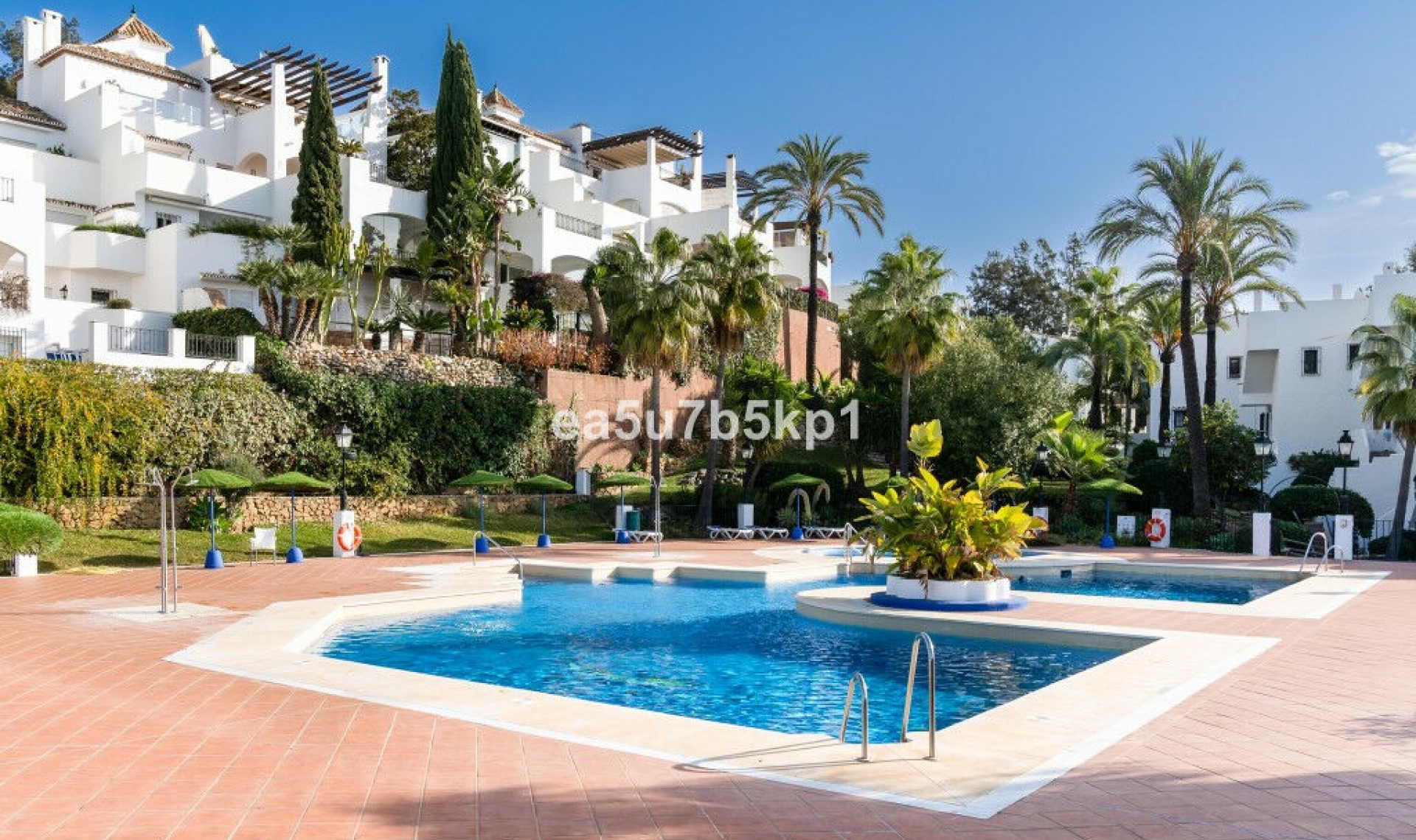 Resale - House -
Marbella