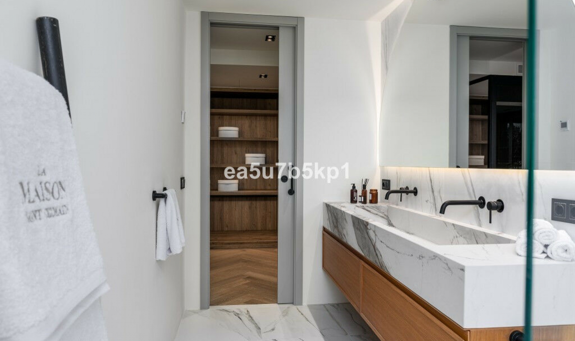 Resale - House -
Marbella