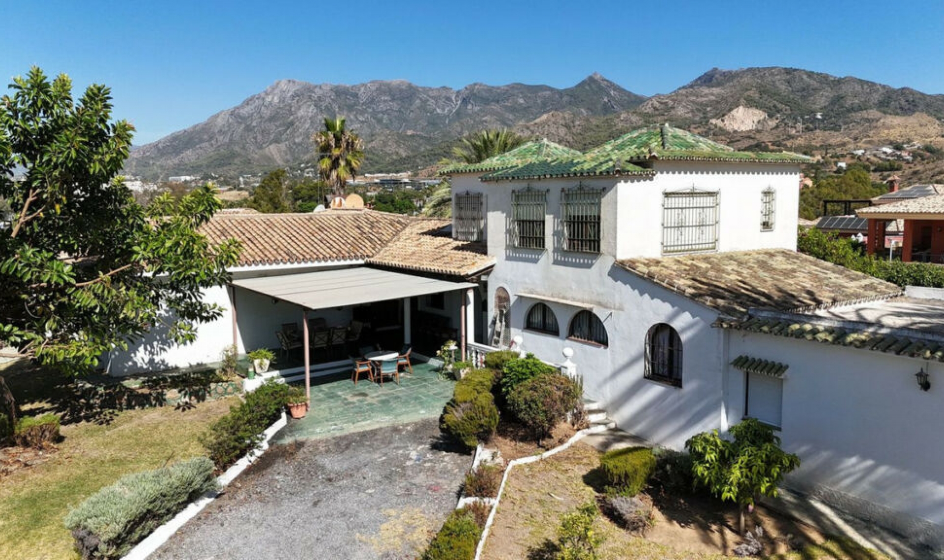 Resale - House -
Marbella