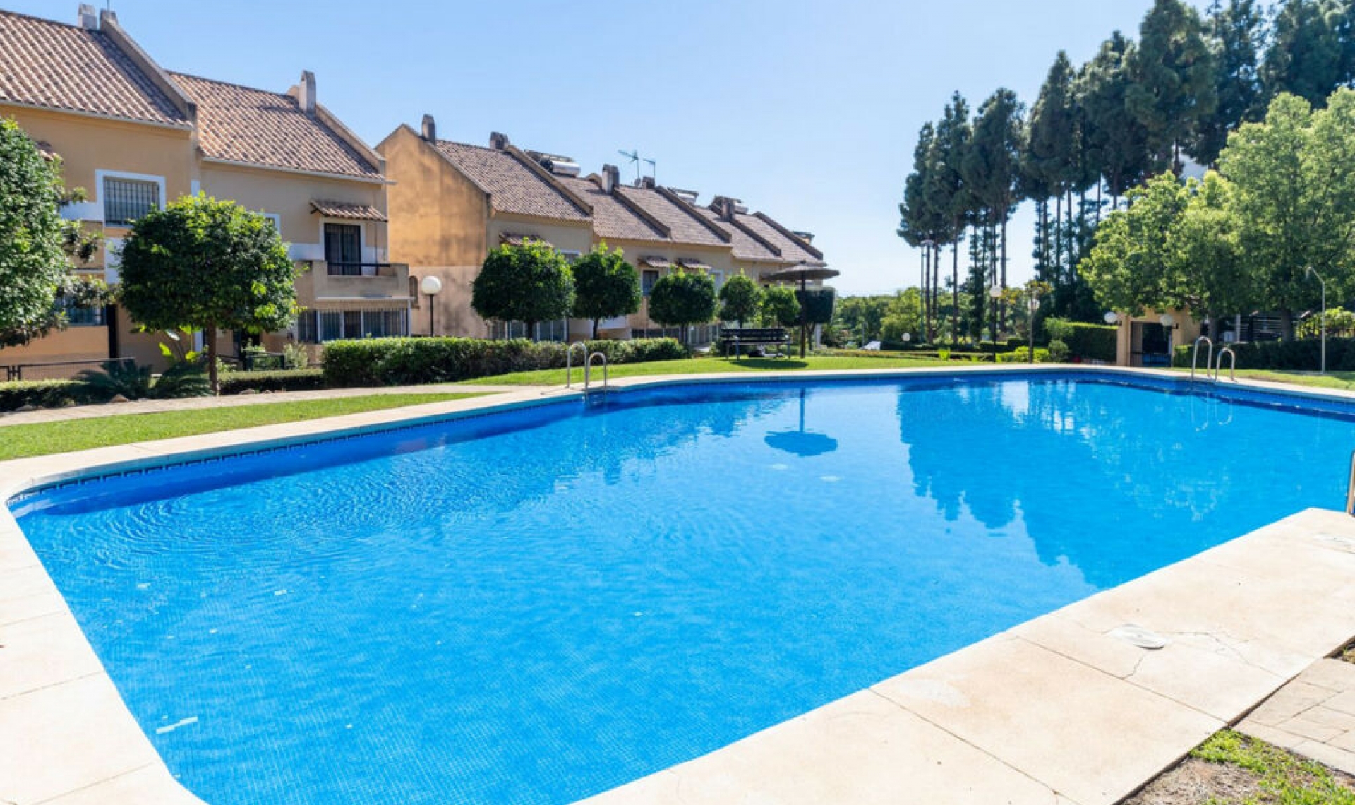 Resale - House -
Marbella