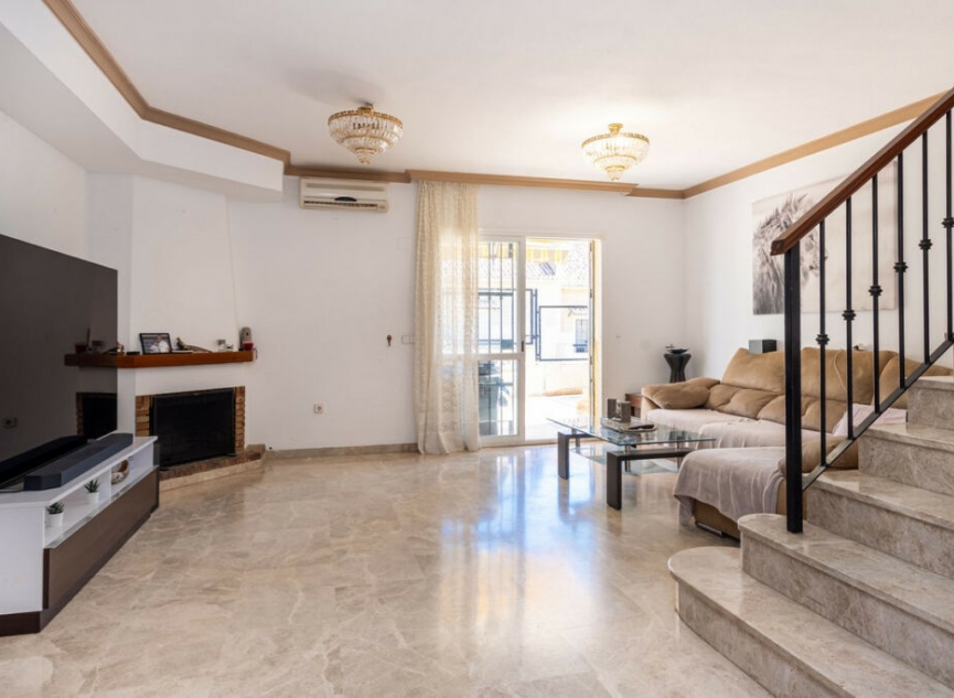 Resale - House -
Marbella