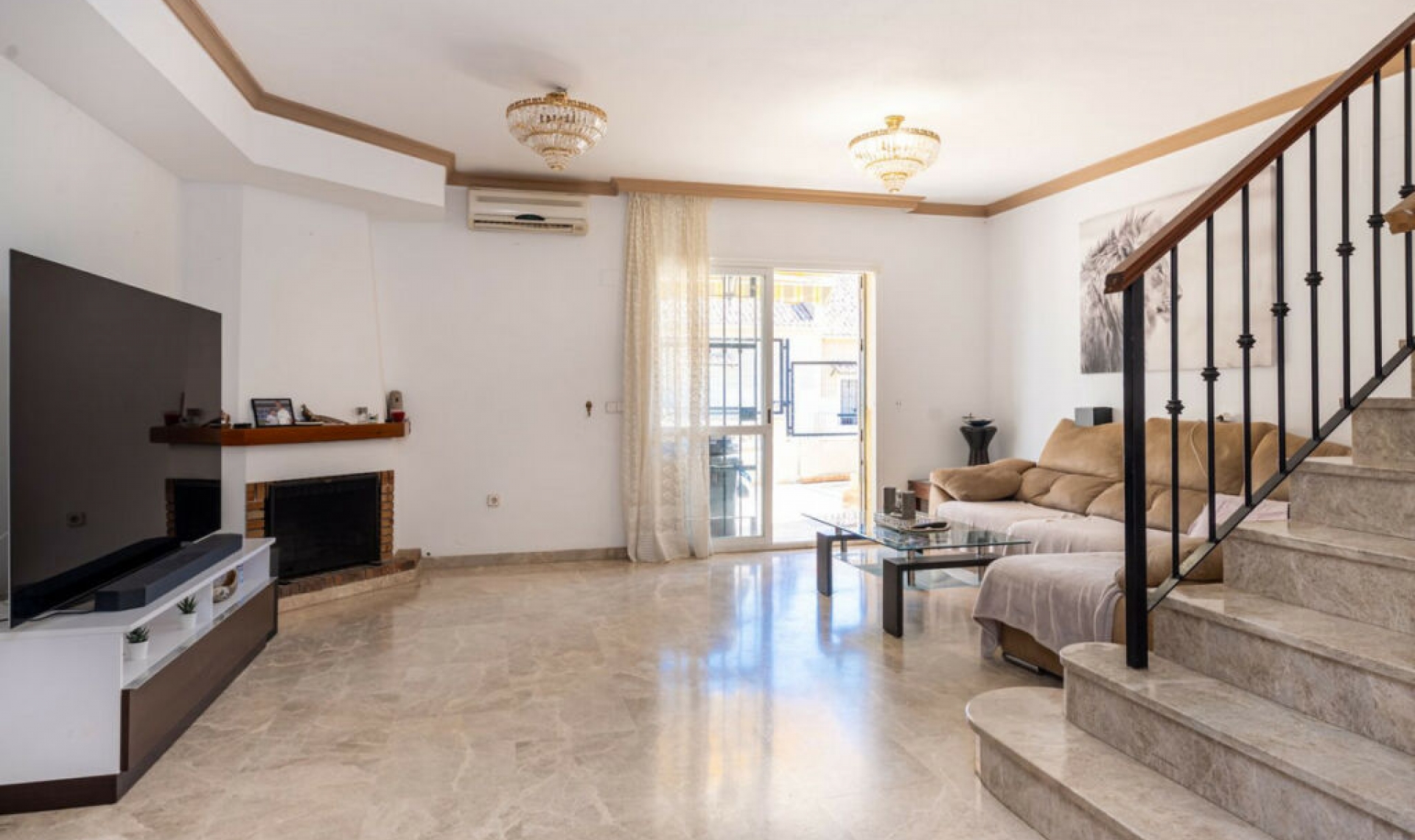 Resale - House -
Marbella