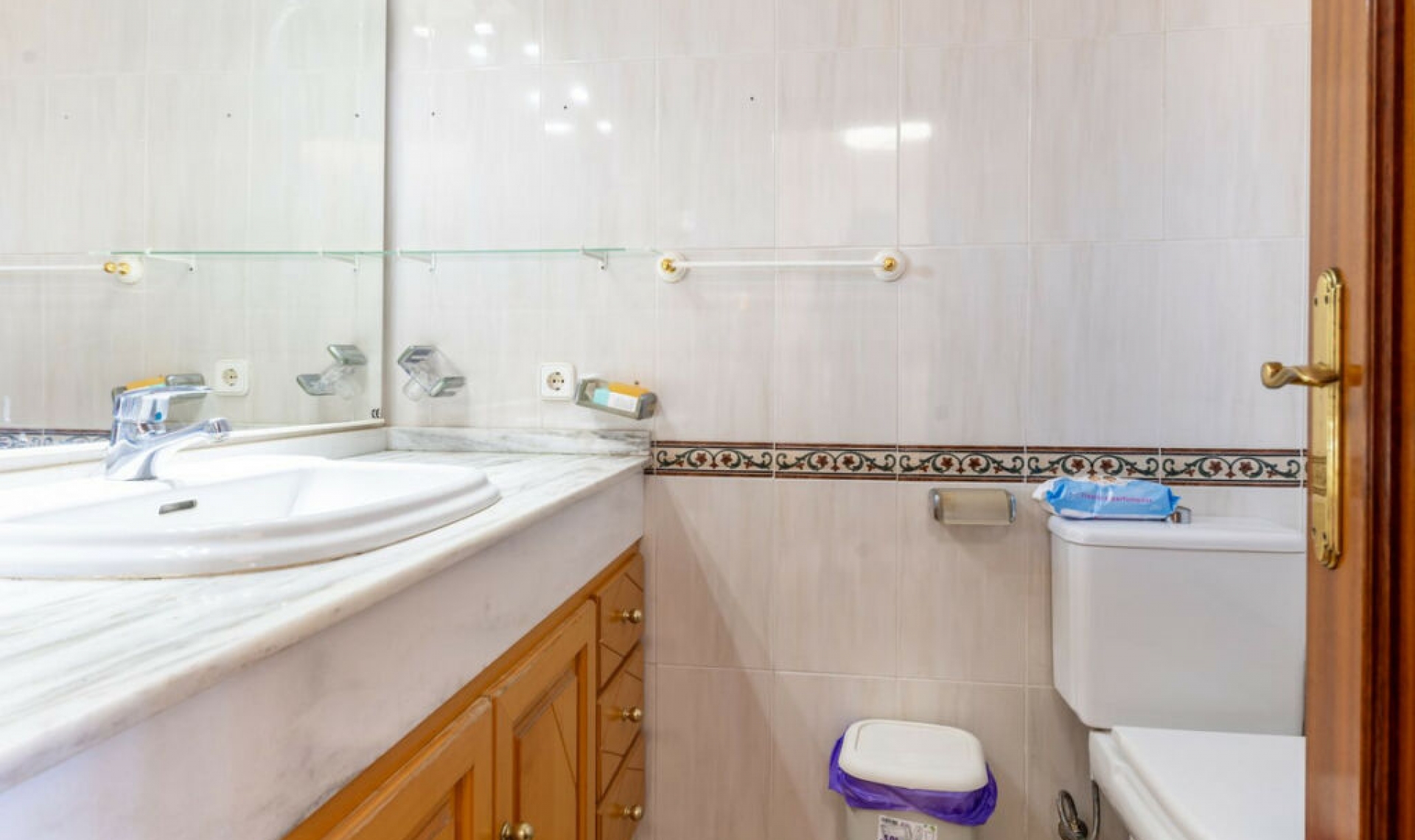 Resale - House -
Marbella