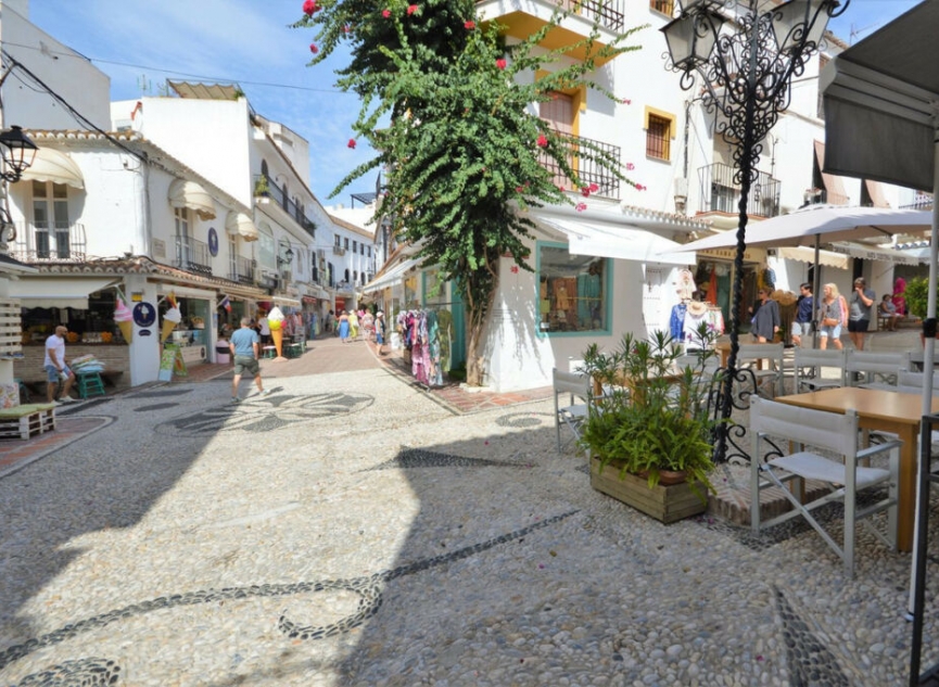 Resale - House -
Marbella