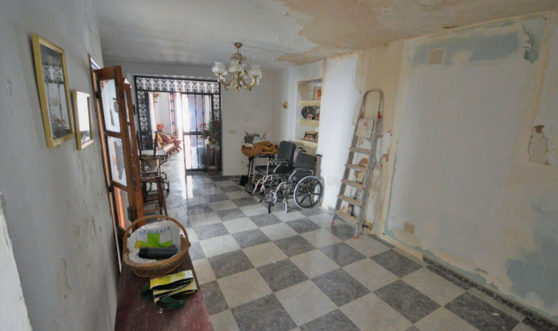 Resale - House -
Marbella