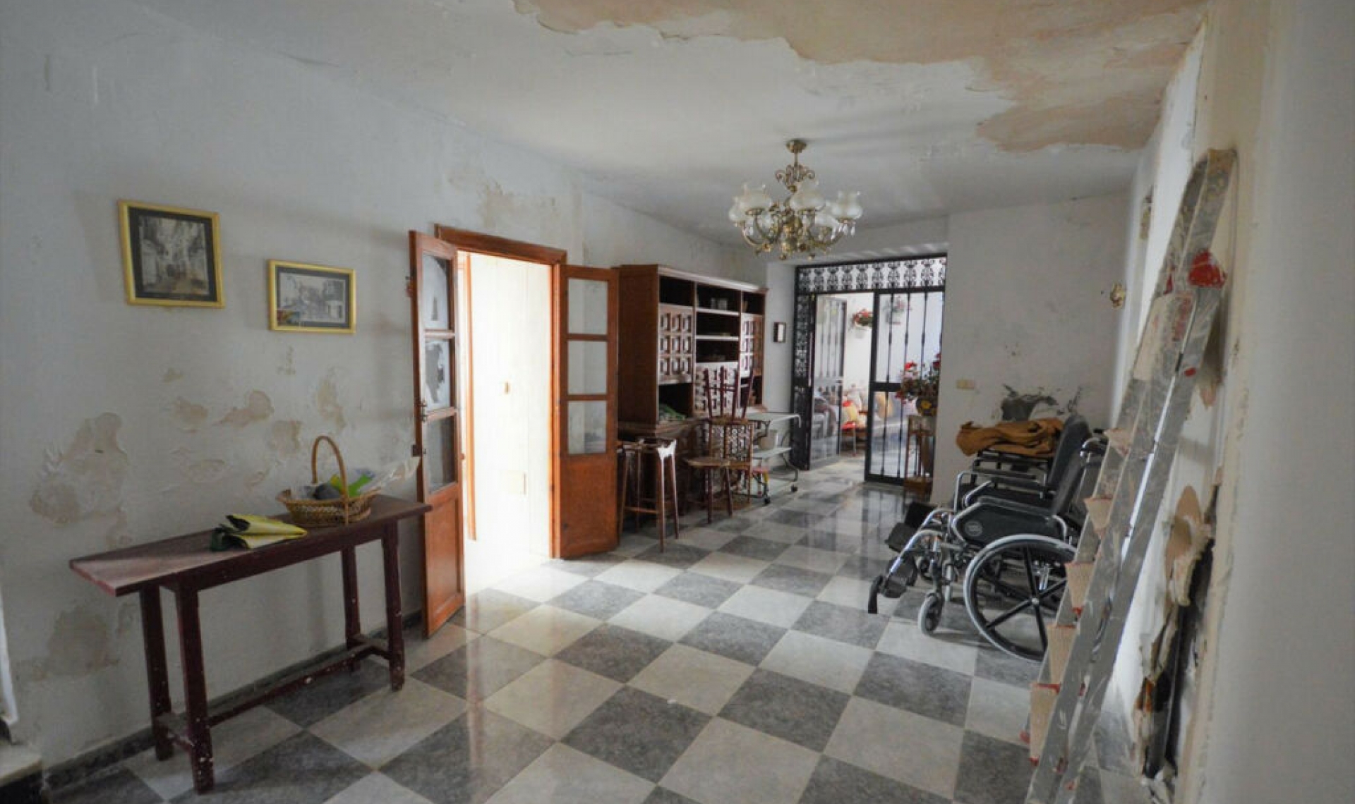 Resale - House -
Marbella