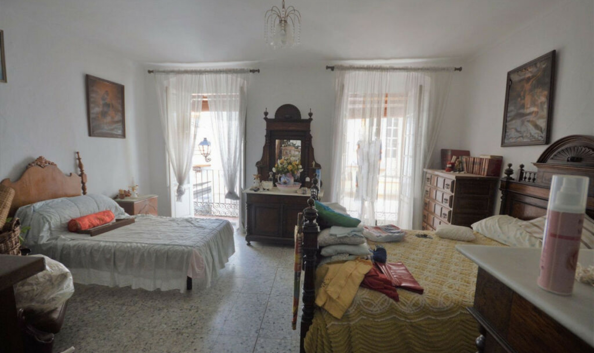 Resale - House -
Marbella