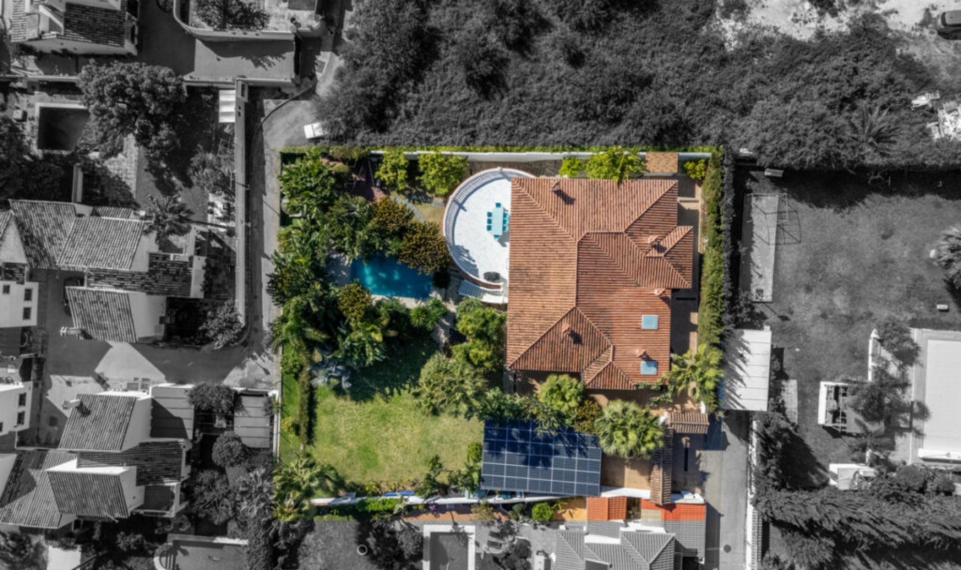 Resale - House -
Marbella