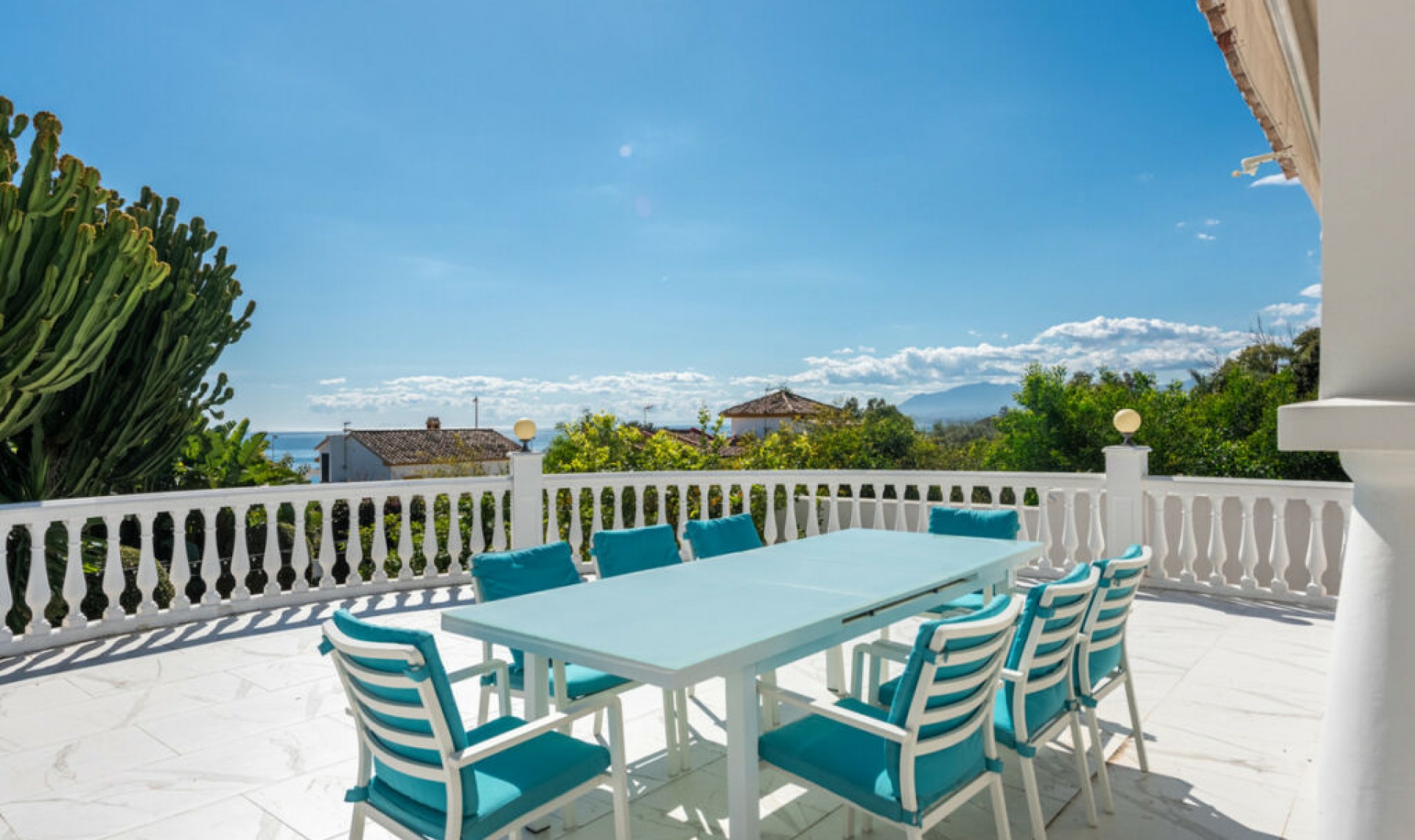 Resale - House -
Marbella